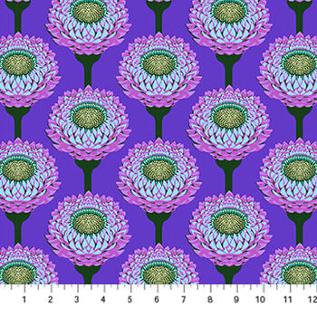 ICONIC by Anna Maria Textiles and Northcott Fabrics AMT12363C Straw Flower